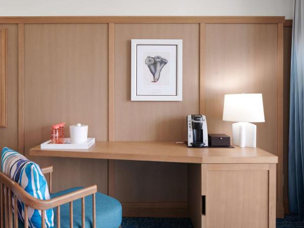 OUTRIGGER Reef Waikiki Beach Resort : photo 10 de la chambre suite club lit king-size - côté océan