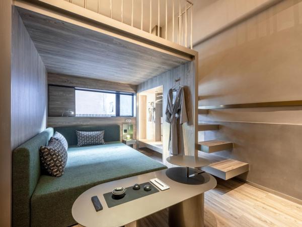 NOA Hotel & SPA Shenzhen : photo 3 de la chambre chambre double avec canapé-lit