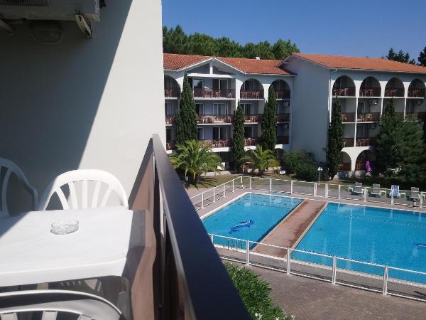 Hotel Résidence Anglet Biarritz-Parme : photo 8 de la chambre studio - vue sur piscine 