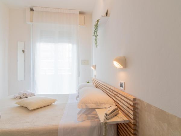 HOTEL JOHN : photo 3 de la chambre chambre triple