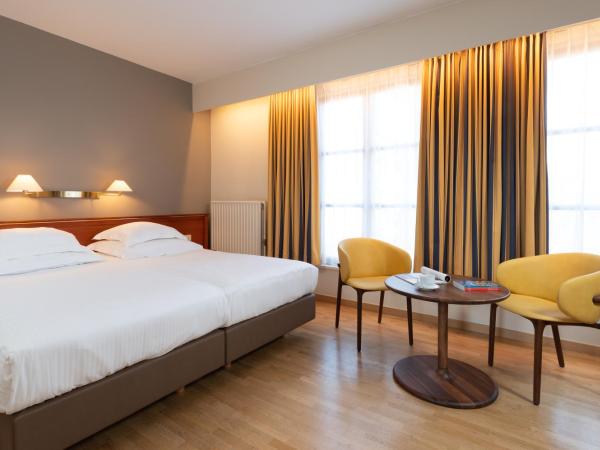 Rosenburg Hotel Brugge : photo 1 de la chambre chambre double ou lits jumeaux supérieure avec vue sur le canal
