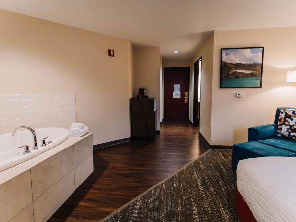 The Portlander Inn and Marketplace : photo 1 de la chambre chambre lit king-size avec baignoire spa - animaux domestiques interdits