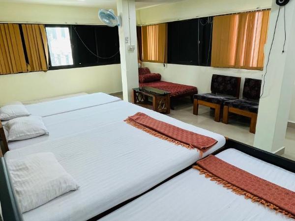 OMAR RESIDENCY : photo 5 de la chambre chambre quadruple Économique