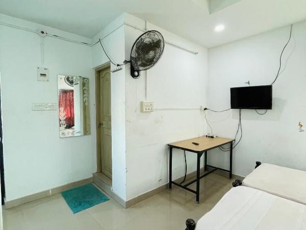 OMAR RESIDENCY : photo 2 de la chambre chambre triple Économique