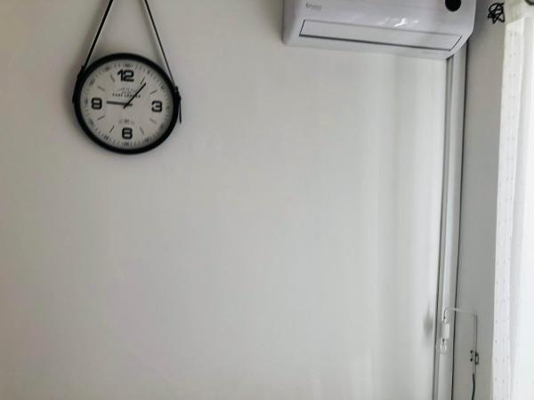 Rooms4All : photo 6 de la chambre petite chambre double avec salle de bains commune