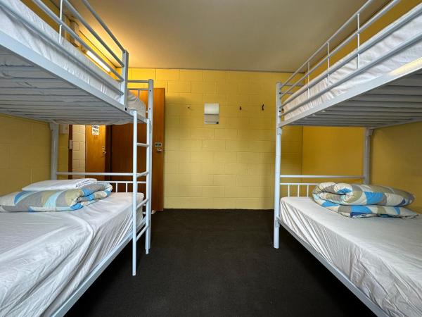 Around The World Backpackers : photo 7 de la chambre lit dans dortoir pour femmes de 4 lits