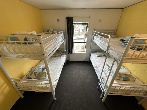 Around The World Backpackers : photo 1 de la chambre lit dans dortoir mixte de 4 lits