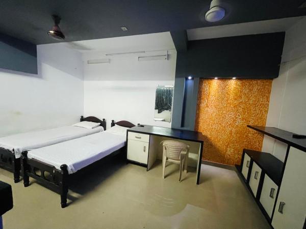 OMAR RESIDENCY : photo 6 de la chambre chambre triple Économique