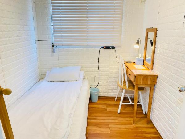 Aroha Guesthouse Seoul Station : photo 5 de la chambre chambre simple avec salle de bains commune