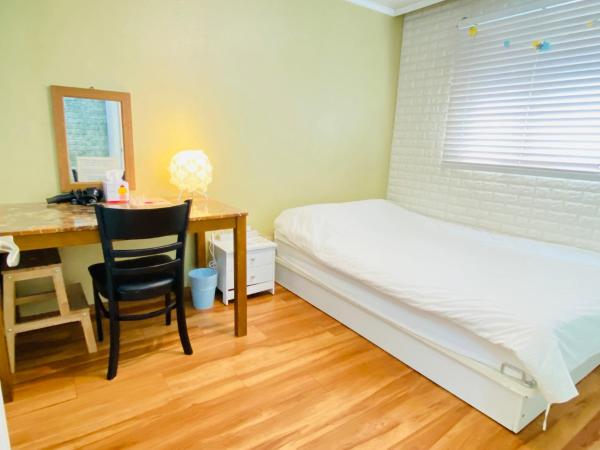 Aroha Guesthouse Seoul Station : photo 5 de la chambre chambre double avec salle de bains commune