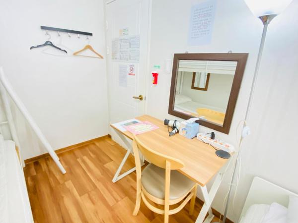 Aroha Guesthouse Seoul Station : photo 5 de la chambre chambre triple avec salle de bains commune