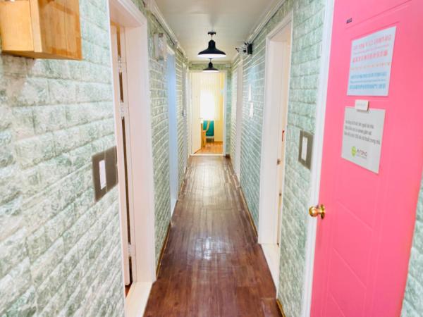 Aroha Guesthouse Seoul Station : photo 2 de la chambre chambre simple avec salle de bains commune