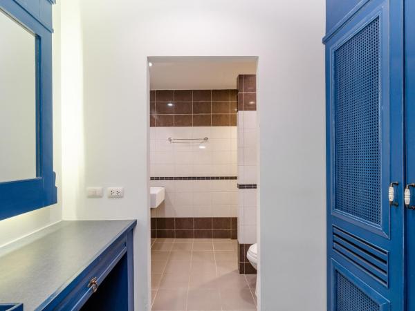 Bhukitta Boutique Hotel Phuket Town : photo 7 de la chambre grand deluxe double bed + free coworking space