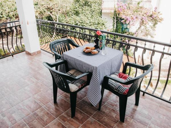 Villa Aequum : photo 7 de la chambre chambre double avec balcon - vue sur mer