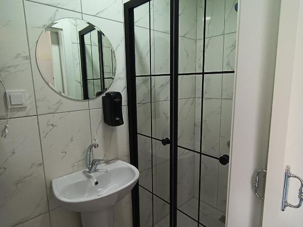 Deeps Hostel Ankara 2 : photo 1 de la chambre grande chambre double