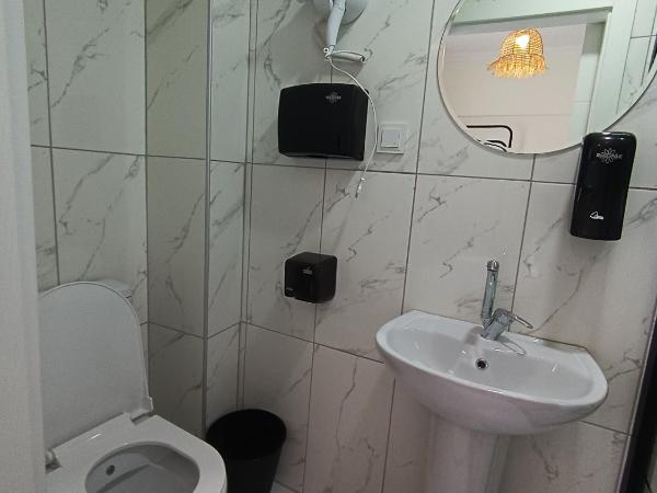 Deeps Hostel Ankara 2 : photo 5 de la chambre chambre double avec salle de bains privative