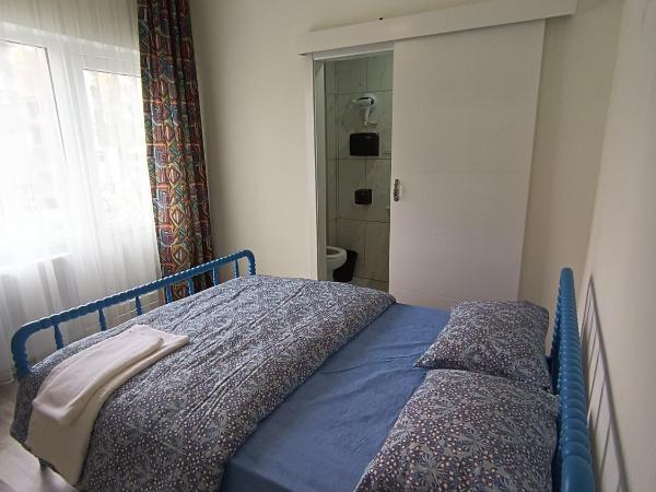 Deeps Hostel Ankara 2 : photo 4 de la chambre chambre double avec salle de bains privative