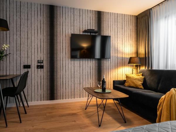 Aparthotel InPoint Cracow G15 - Free Underground Parking : photo 3 de la chambre studio avec balcon 