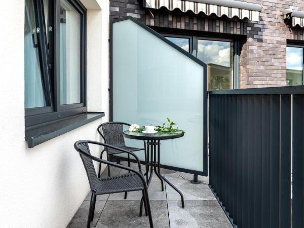 Aparthotel InPoint Cracow G15 - Free Underground Parking : photo 9 de la chambre studio avec balcon 