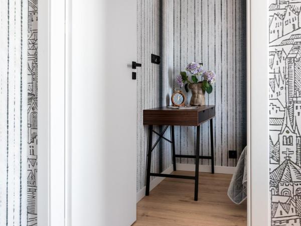 Aparthotel InPoint Cracow G15 - Free Underground Parking : photo 5 de la chambre appartement avec balcon