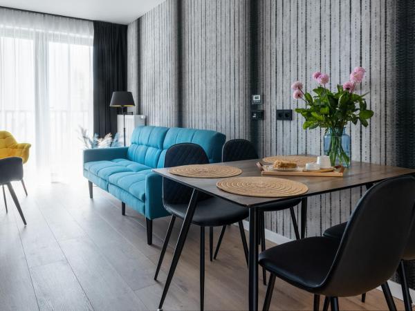 Aparthotel InPoint Cracow G15 - Free Underground Parking : photo 3 de la chambre appartement avec balcon