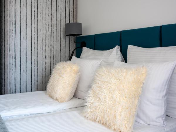 Aparthotel InPoint Cracow G15 - Free Underground Parking : photo 8 de la chambre appartement avec balcon