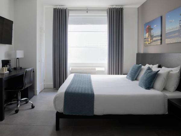 MB Hotel, Trademark Collection by Wyndham : photo 3 de la chambre chambre lit king-size adaptée aux personnes à mobilité réduite/malentendantes avec douche accessible en fauteuil roulant - non-fumeurs