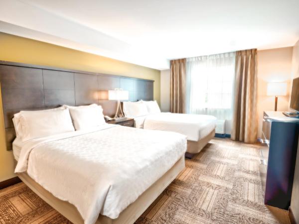 Staybridge Suites West Edmonton, an IHG Hotel : photo 5 de la chambre suite 1 chambre avec 2 lits queen-size 