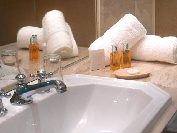 Ermitage de l'Oasis & Spa - Cannes Mandelieu : photo 7 de la chambre chambre supérieure avec balcon