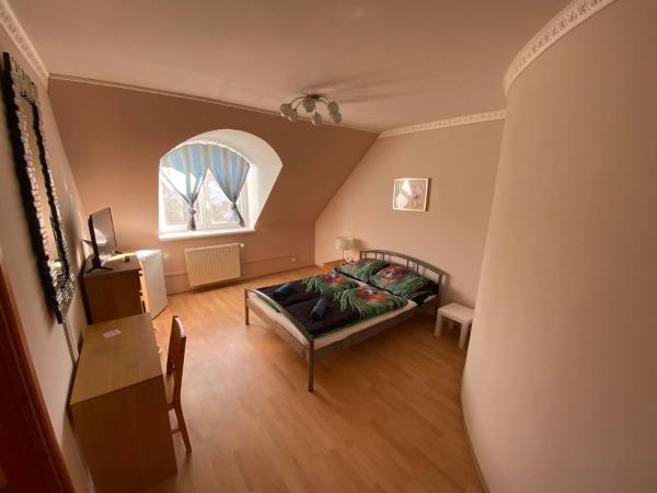 Hermina apartmanház : photo 5 de la chambre chambre double ou lits jumeaux avec salle de bains