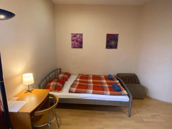 Hermina apartmanház : photo 3 de la chambre chambre triple avec salle de bains