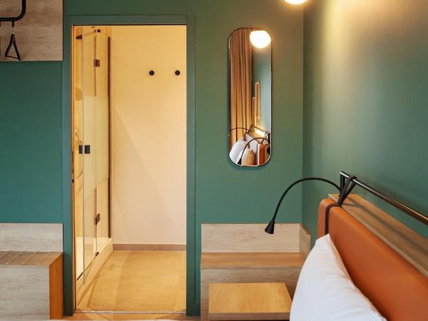 Campanile Saint Brieuc - Centre Gare : photo 1 de la chambre chambre quadruple avec accès sauna