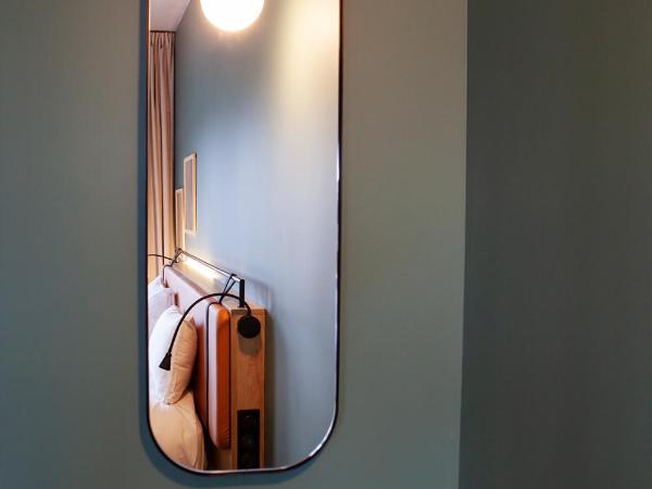 Campanile Saint Brieuc - Centre Gare : photo 1 de la chambre chambre triple - accès au sauna