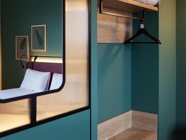 Campanile Saint Brieuc - Centre Gare : photo 2 de la chambre chambre quadruple avec accès sauna