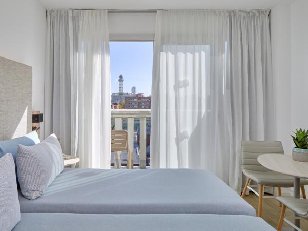 INNSiDE by Meliá Barcelona Apolo : photo 3 de la chambre chambre connecting the studio avec balcon