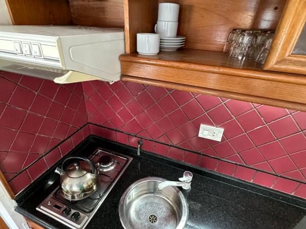 Apart Hotel Bari : photo 8 de la chambre chambre quadruple avec salle de bains privative