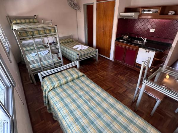 Apart Hotel Bari : photo 10 de la chambre chambre quadruple avec salle de bains privative