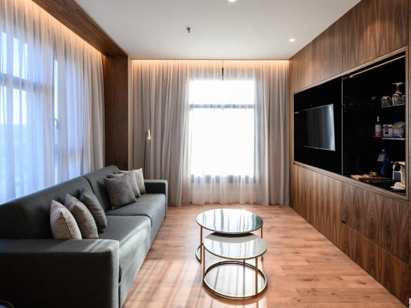 Catalonia Barcelona Plaza : photo 4 de la chambre suite avec terrasse 