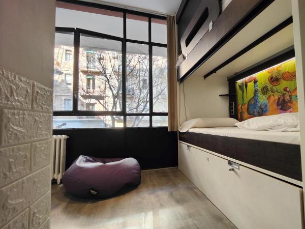 Free Hostels Barcelona : photo 7 de la chambre lit dans dortoir mixte de 4 lits avec salle de bains commune