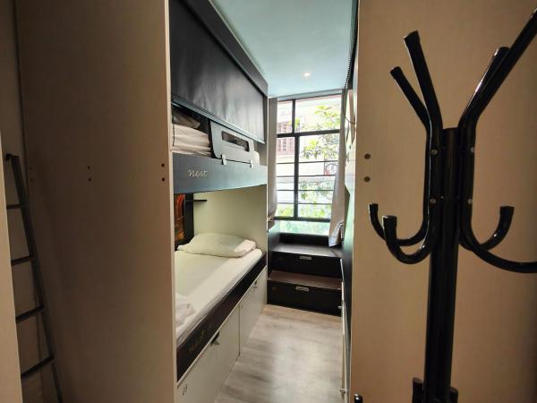 Free Hostels Barcelona : photo 10 de la chambre chambre avec salle de bains (6 adultes)