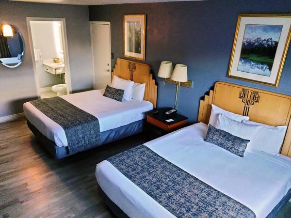 Metropolitan Inn Downtown Salt Lake City : photo 2 de la chambre chambre avec 2 grands lits queen-size 