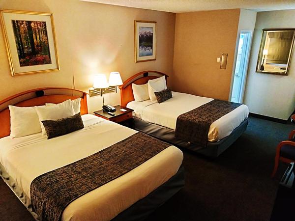 Metropolitan Inn Downtown Salt Lake City : photo 3 de la chambre chambre avec 2 grands lits queen-size 
