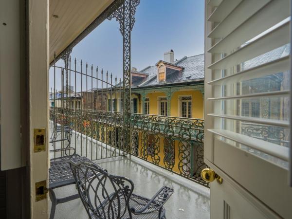 Bourbon Orleans Hotel : photo 1 de la chambre suite lit king-size avec balcon