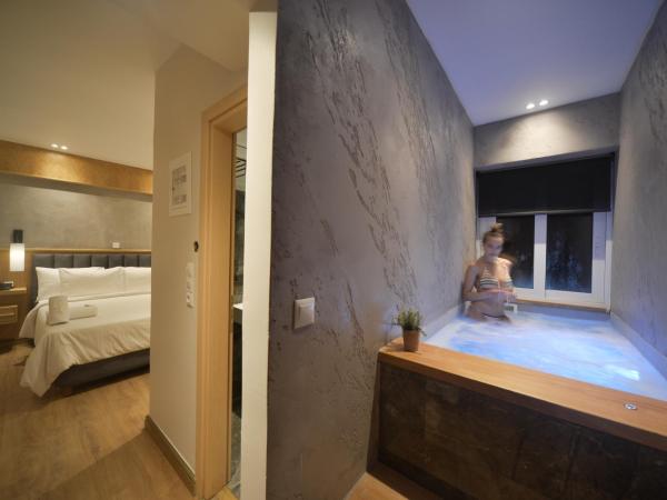 Anixi Hotel by AP : photo 7 de la chambre suite with hot tub & mountain view