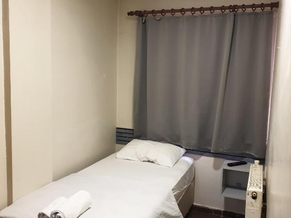 Stad Pansiyon AİLE : photo 4 de la chambre chambre triple