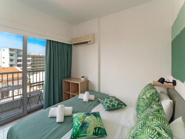 STAY Rhodes Hotel : photo 4 de la chambre chambre quadruple avec balcon