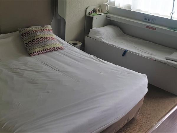 Campanile Vannes : photo 1 de la chambre chambre triple nouvelle génération (1 lit double + 1 lit enfant)