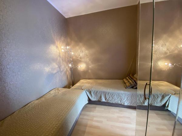 Hermina apartmanház : photo 6 de la chambre chambre familiale avec salle de bains