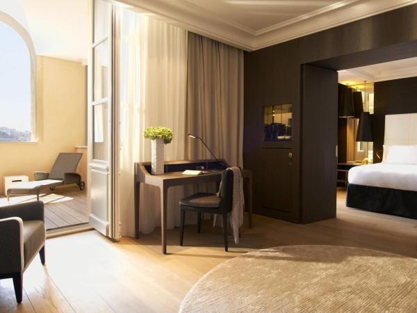 InterContinental Marseille - Hotel Dieu by IHG : photo 3 de la chambre suite junior lit king-size avec terrasse - vue sur port