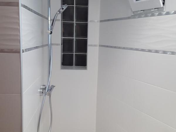 Hébergement Chambre d'hôtes Grau du Roi Mas des Marines Piscine Adult only : photo 4 de la chambre chambre lit king-size supérieure